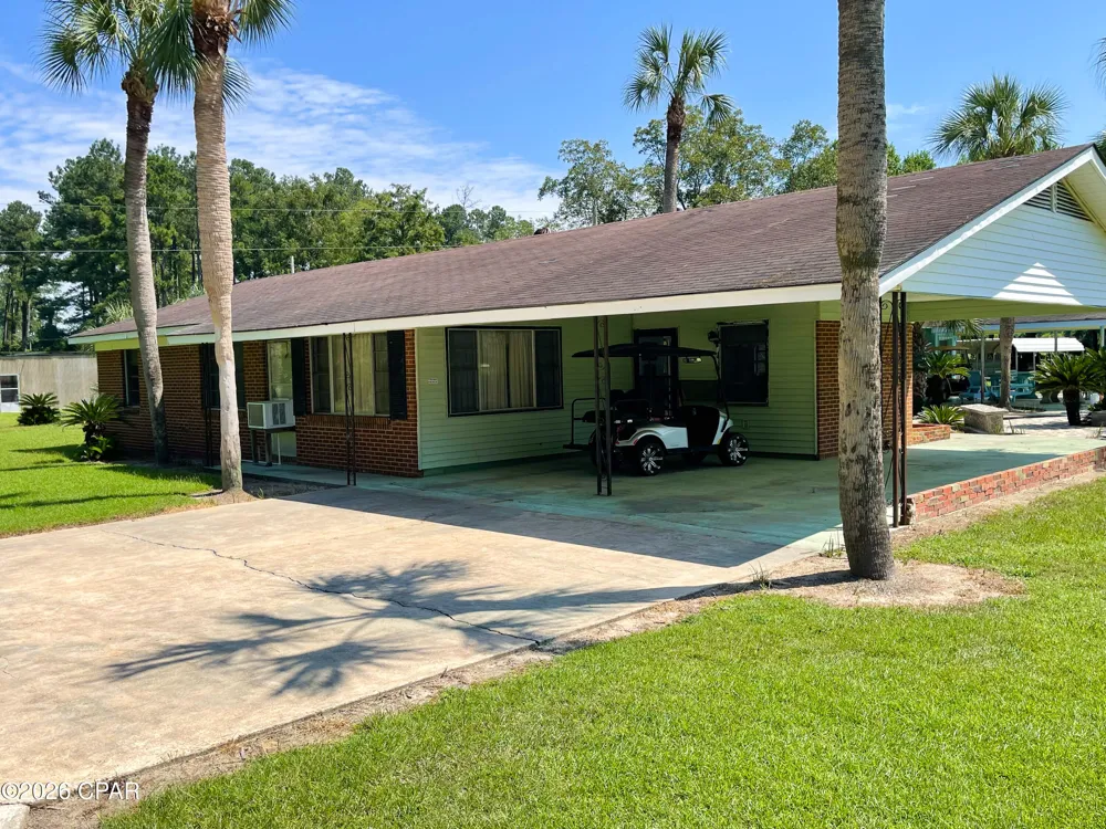 4630 Canary Road Graceville, FL 32440