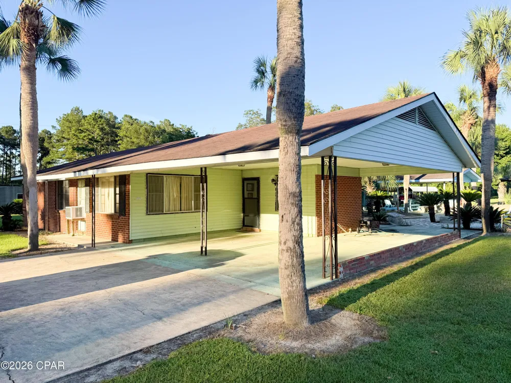 4630 Canary Road Graceville, FL 32440