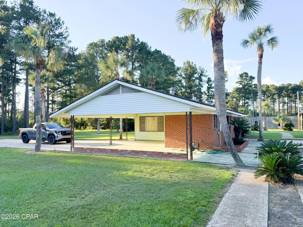 4630 Canary Road Graceville, FL 32440