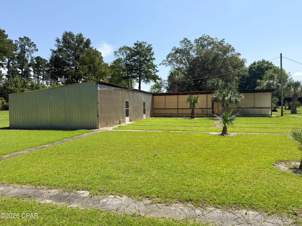 4630 Canary Road Graceville, FL 32440