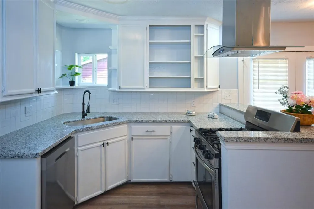 314 S 5th Street Highlands, TX 77562