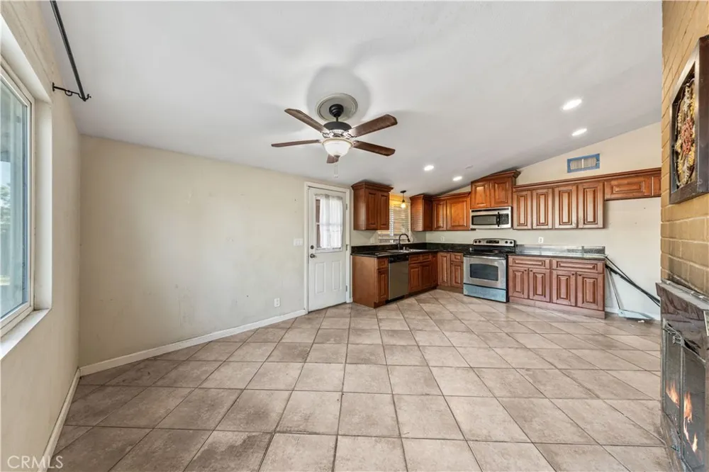 6790 El Cajon Dr Riverside, CA 92504