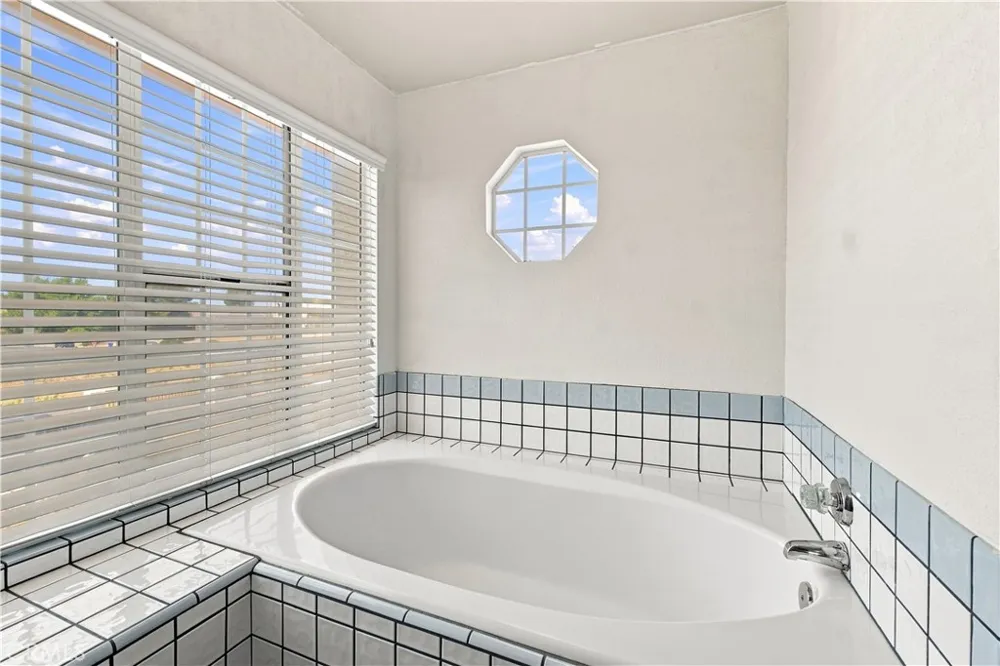16239 Kamana Rd Apple Valley, CA 92307