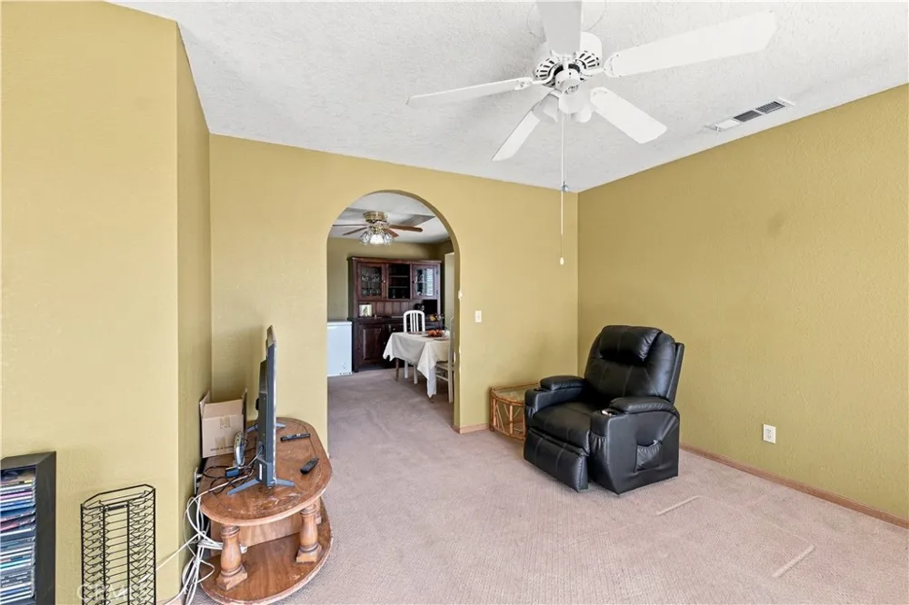 16239 Kamana Rd Apple Valley, CA 92307