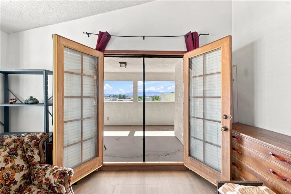 16239 Kamana Rd Apple Valley, CA 92307