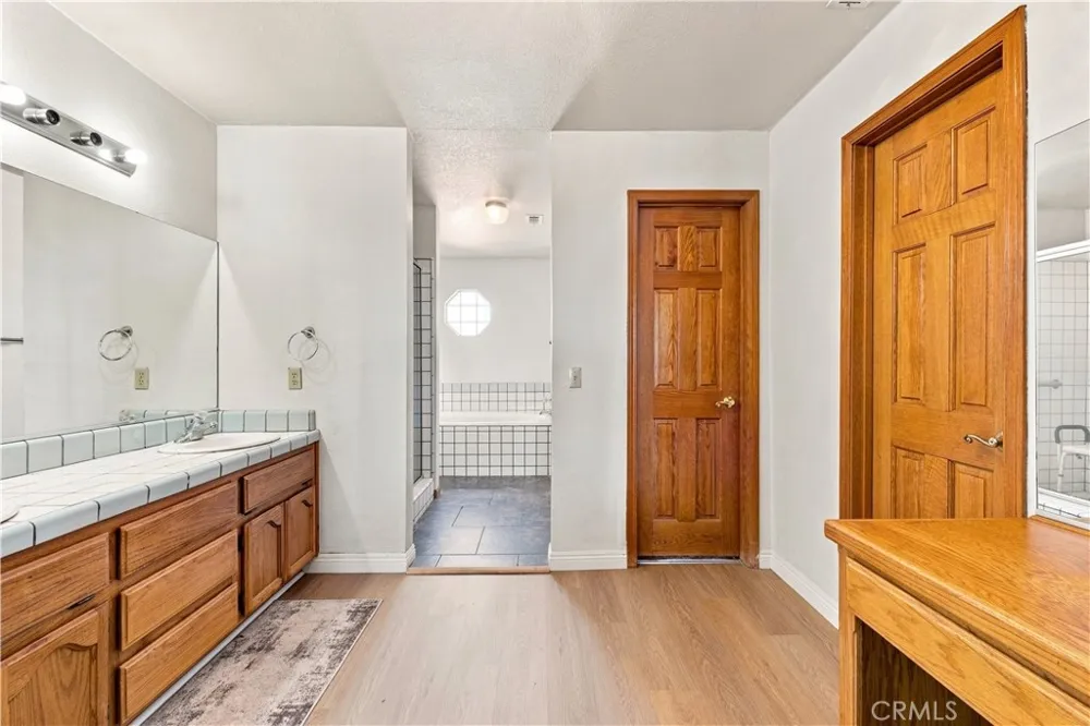16239 Kamana Rd Apple Valley, CA 92307