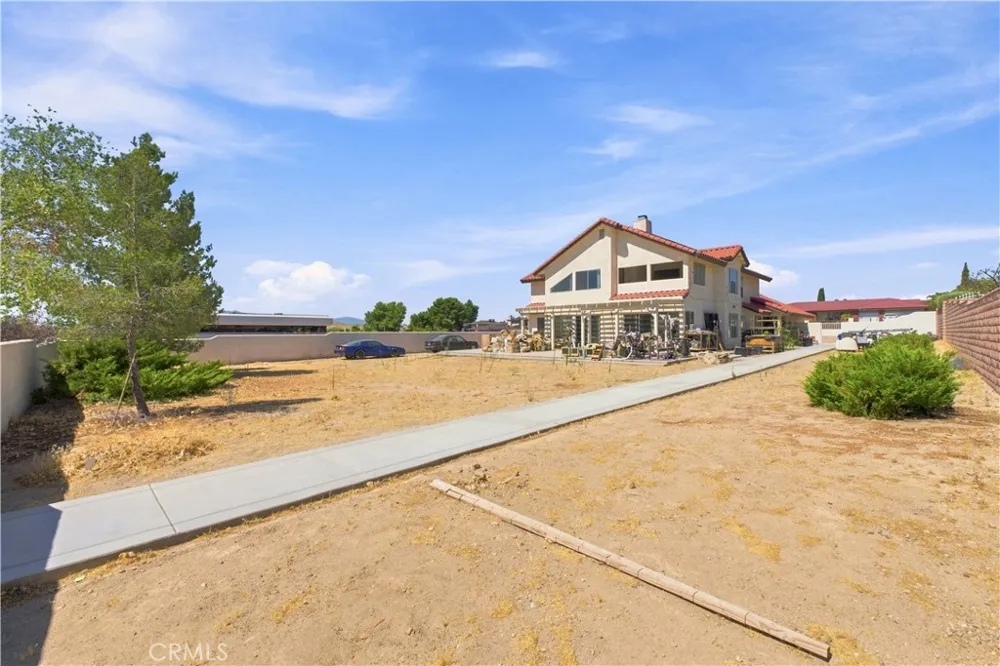 16239 Kamana Rd Apple Valley, CA 92307