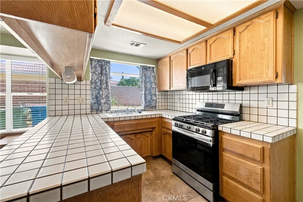 16239 Kamana Rd Apple Valley, CA 92307