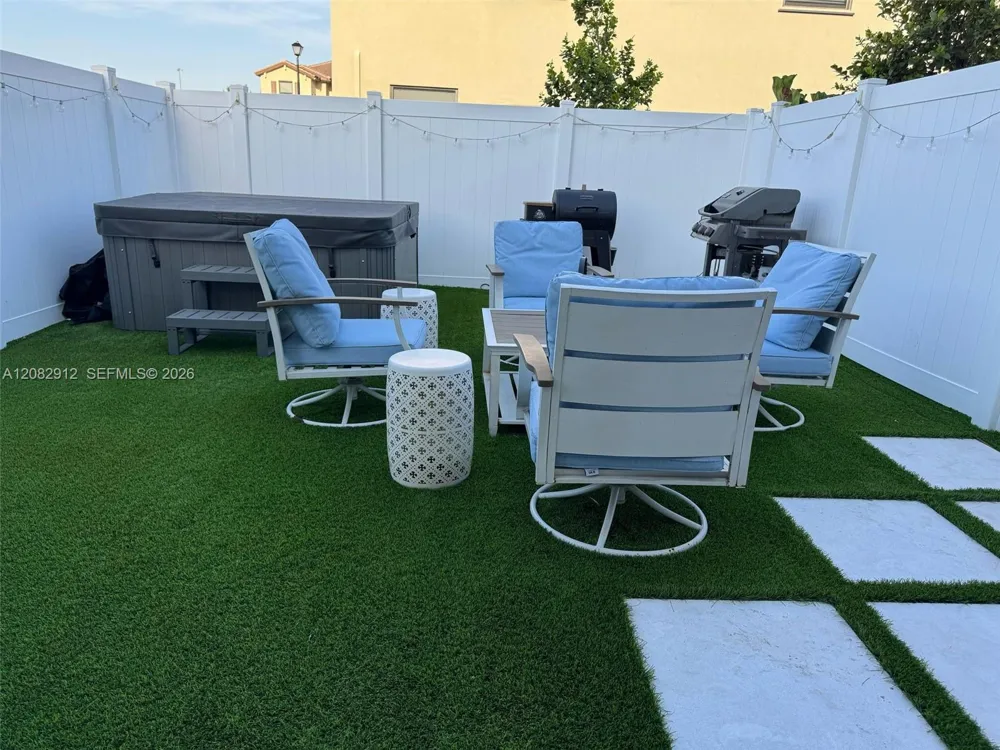 11449 W 34th Ln Hialeah, FL 33018