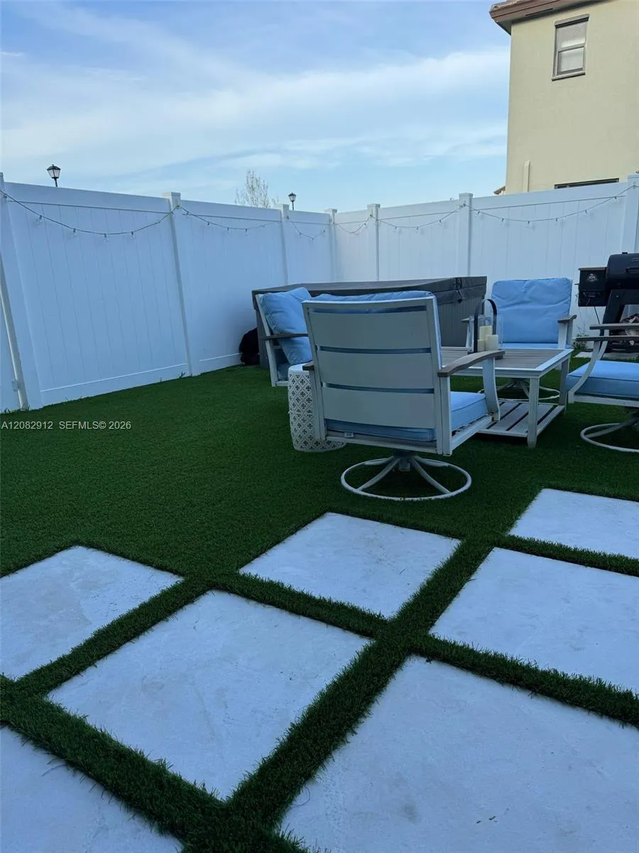 11449 W 34th Ln Hialeah, FL 33018