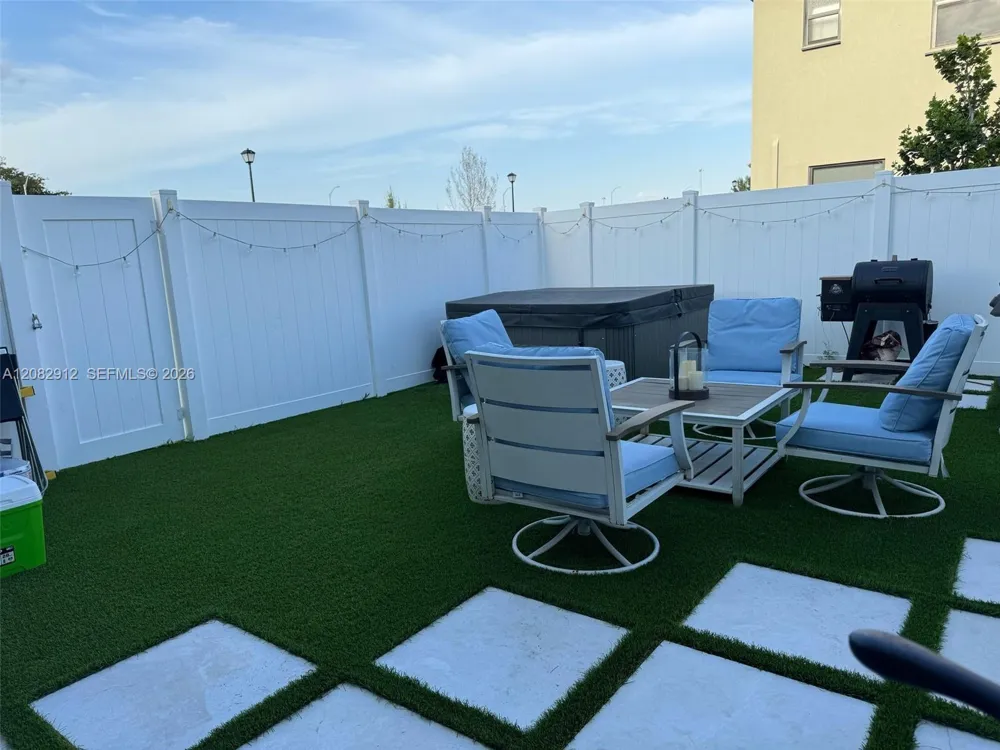 11449 W 34th Ln Hialeah, FL 33018