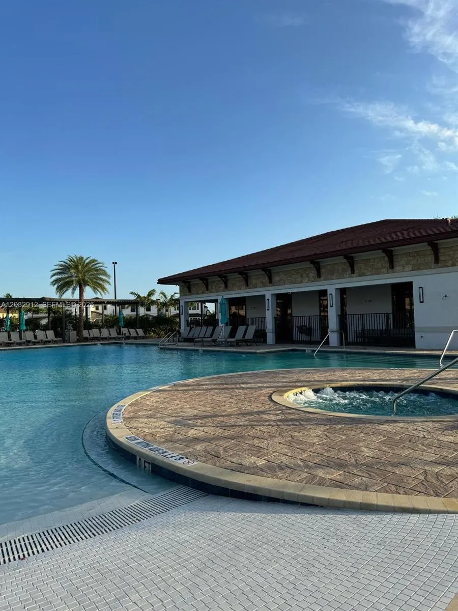 11449 W 34th Ln Hialeah, FL 33018