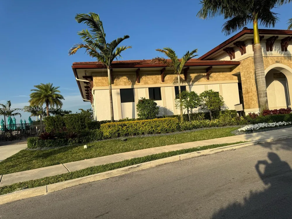 11449 W 34th Ln Hialeah, FL 33018