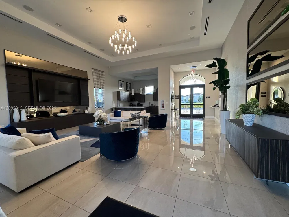 11449 W 34th Ln Hialeah, FL 33018