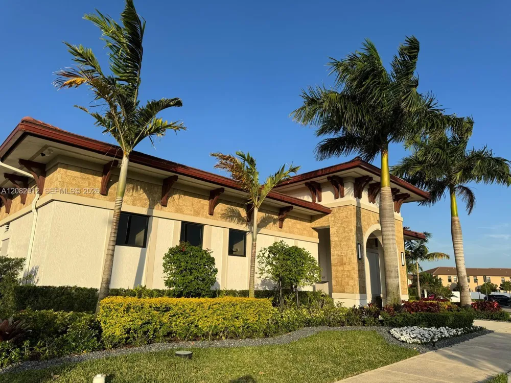 11449 W 34th Ln Hialeah, FL 33018