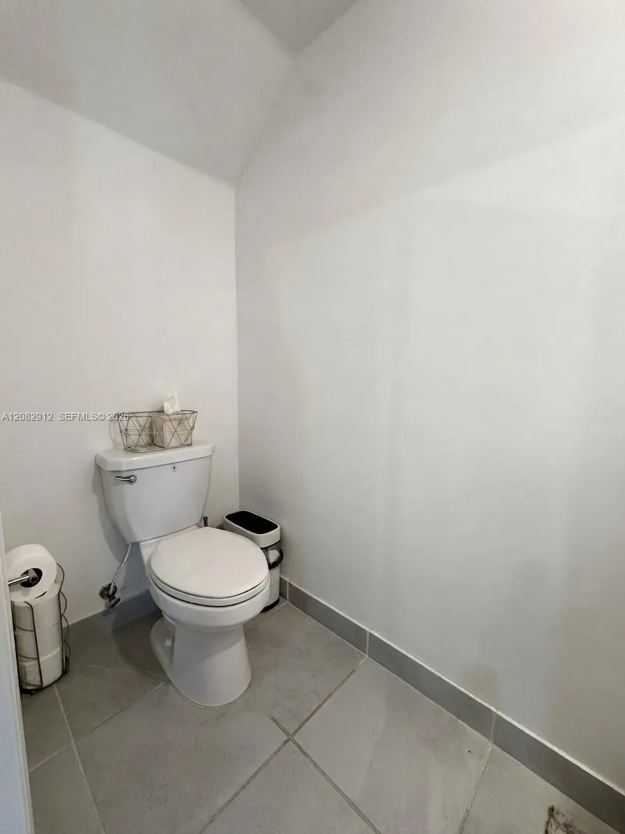 11449 W 34th Ln Hialeah, FL 33018