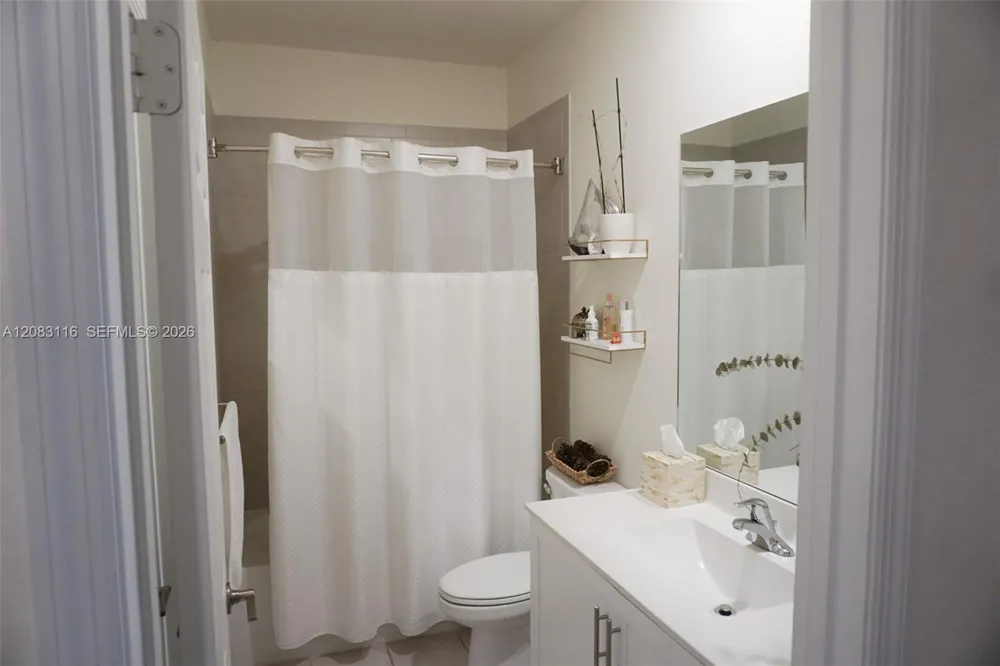 10589 W 32nd Ln Hialeah Gardens, FL 33018