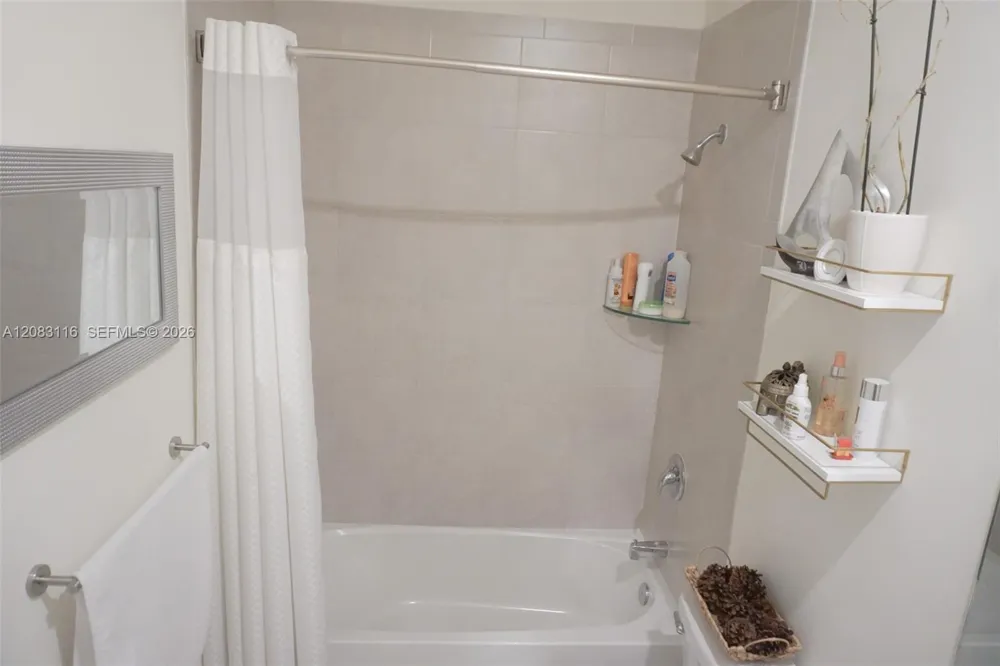 10589 W 32nd Ln Hialeah Gardens, FL 33018
