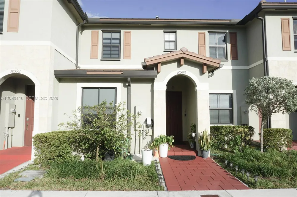 10589 W 32nd Ln Hialeah Gardens, FL 33018
