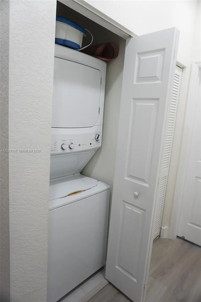 10589 W 32nd Ln Hialeah Gardens, FL 33018