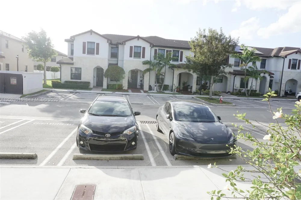 10589 W 32nd Ln Hialeah Gardens, FL 33018