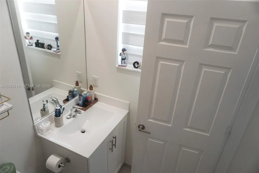 10589 W 32nd Ln Hialeah Gardens, FL 33018