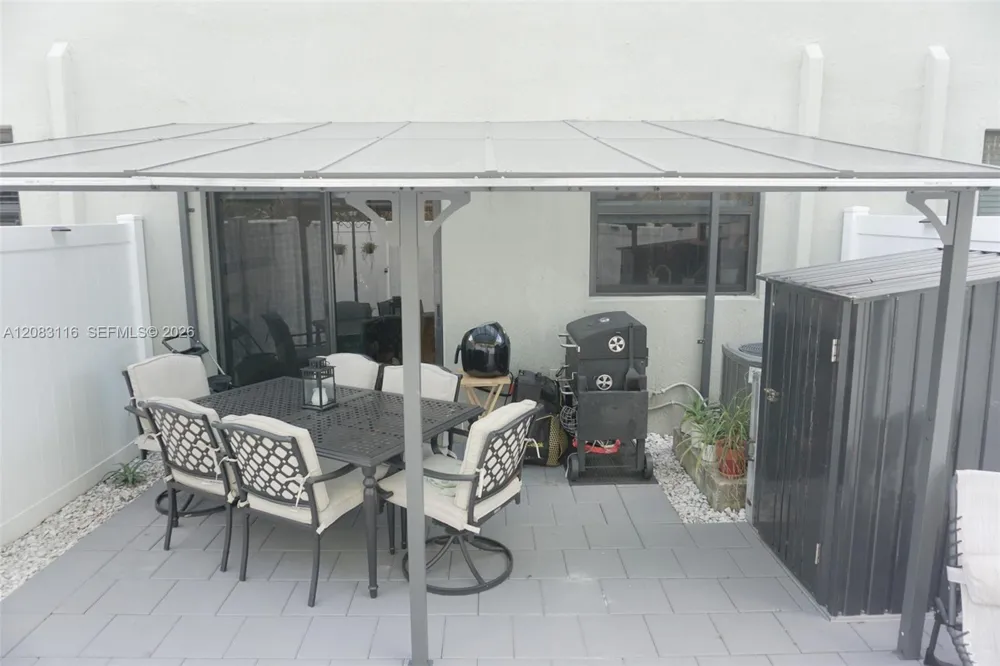 10589 W 32nd Ln Hialeah Gardens, FL 33018