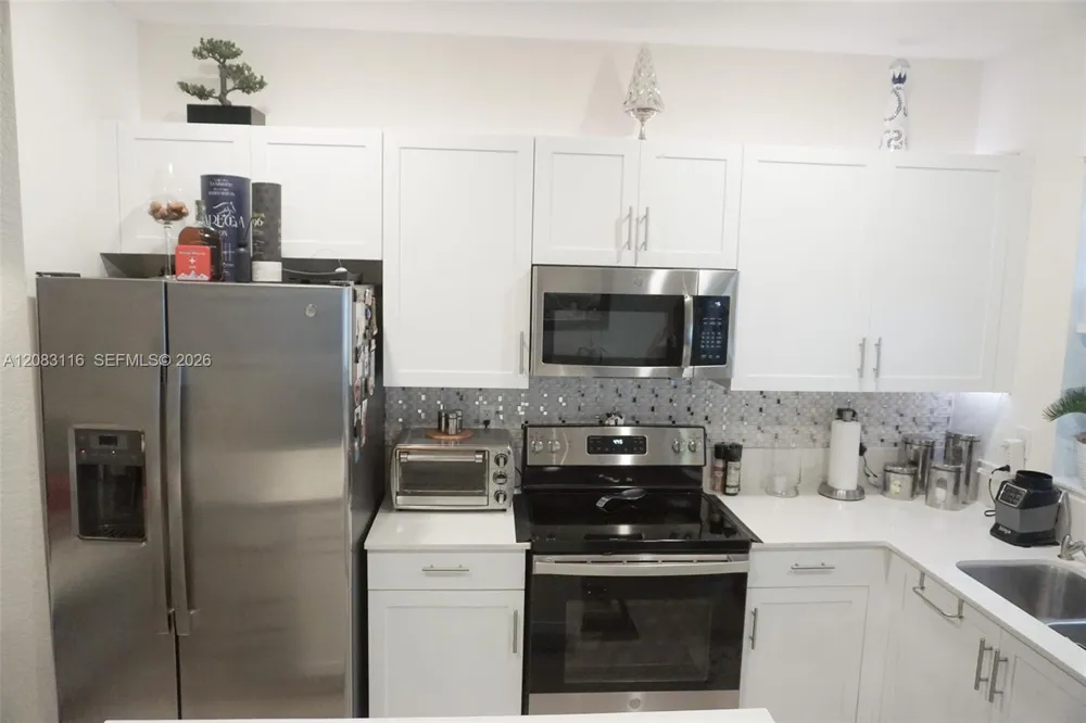 10589 W 32nd Ln Hialeah Gardens, FL 33018