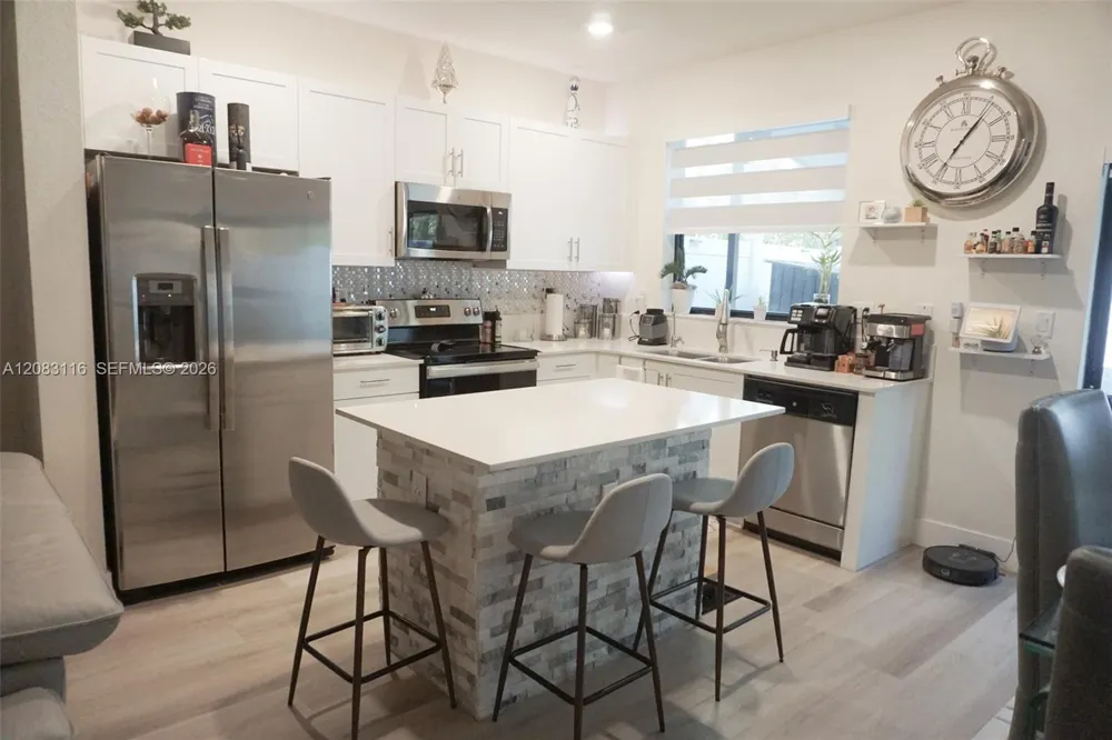 10589 W 32nd Ln Hialeah Gardens, FL 33018