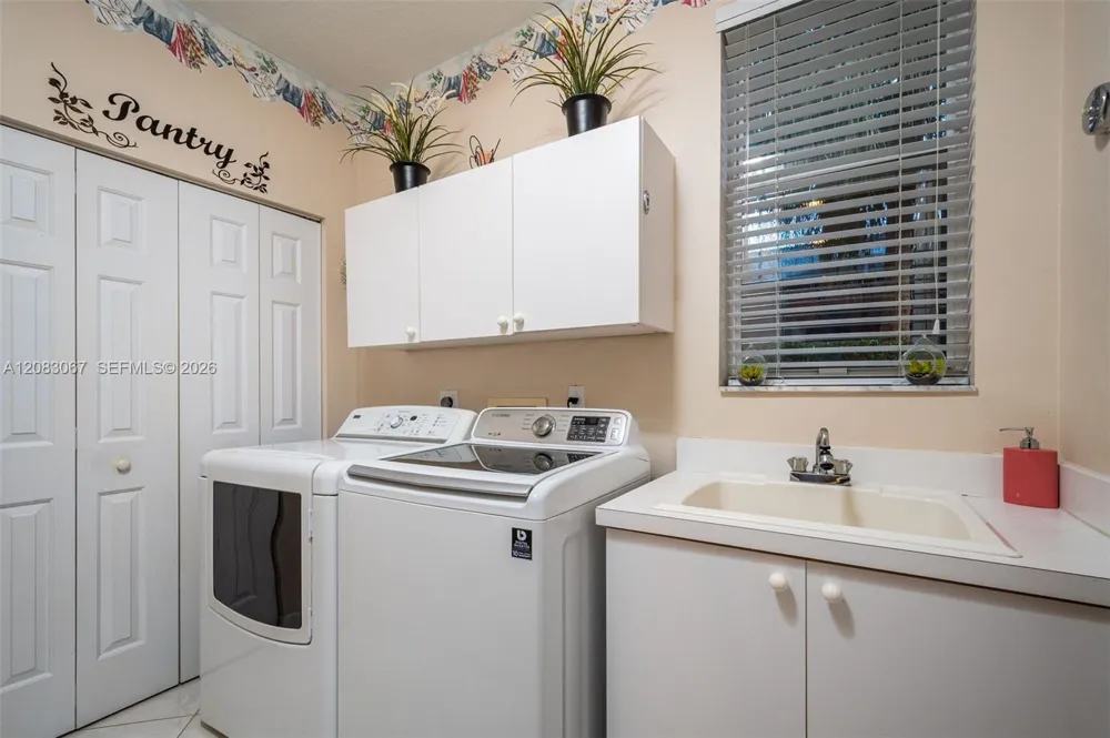 2552 Jardin Ln Weston, FL 33327
