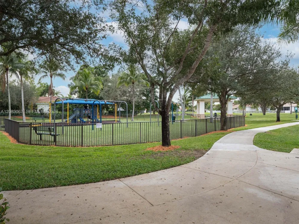 2552 Jardin Ln Weston, FL 33327
