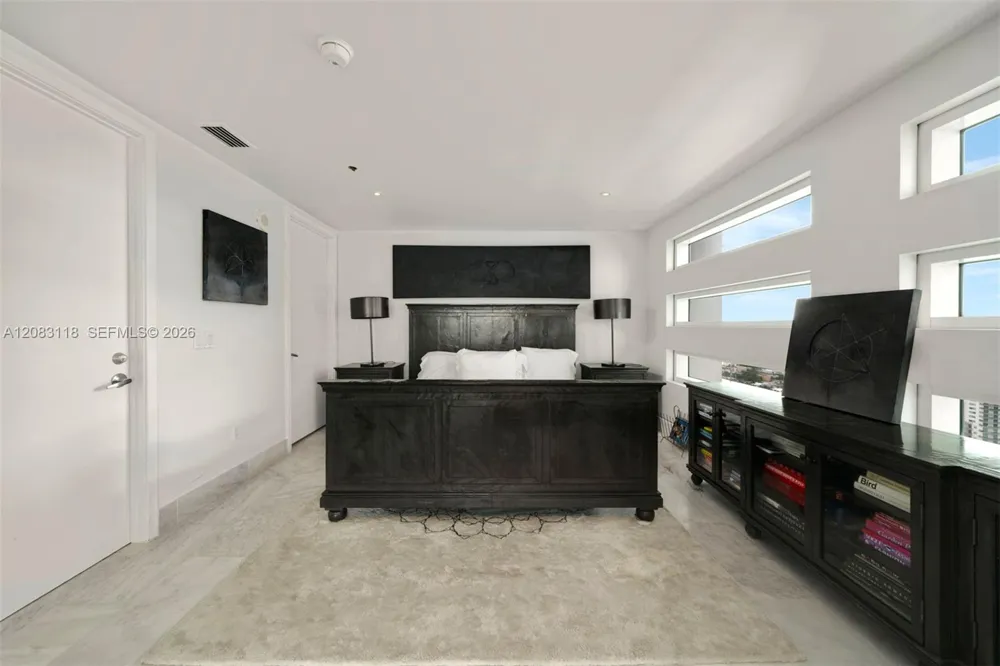 1040 Biscayne Blvd #3304 Miami, FL 33132