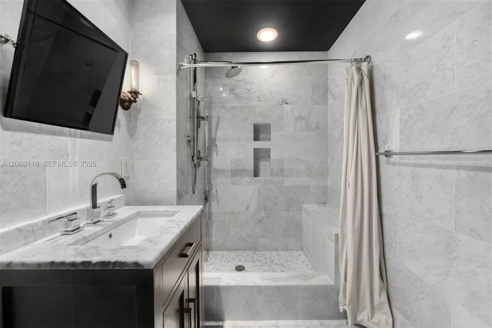 1040 Biscayne Blvd #3304 Miami, FL 33132