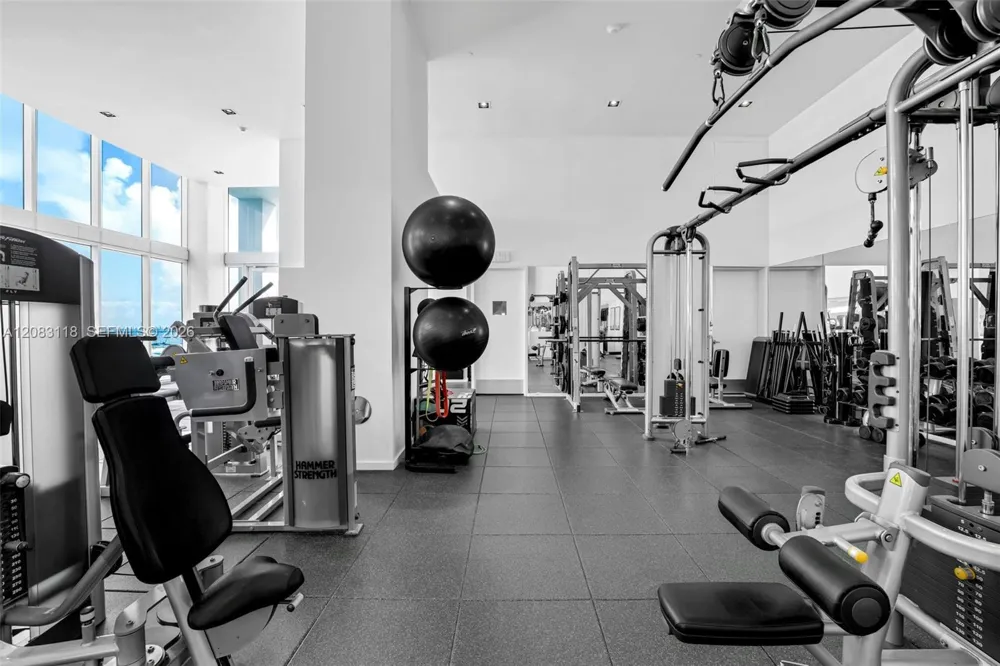 1040 Biscayne Blvd #3304 Miami, FL 33132