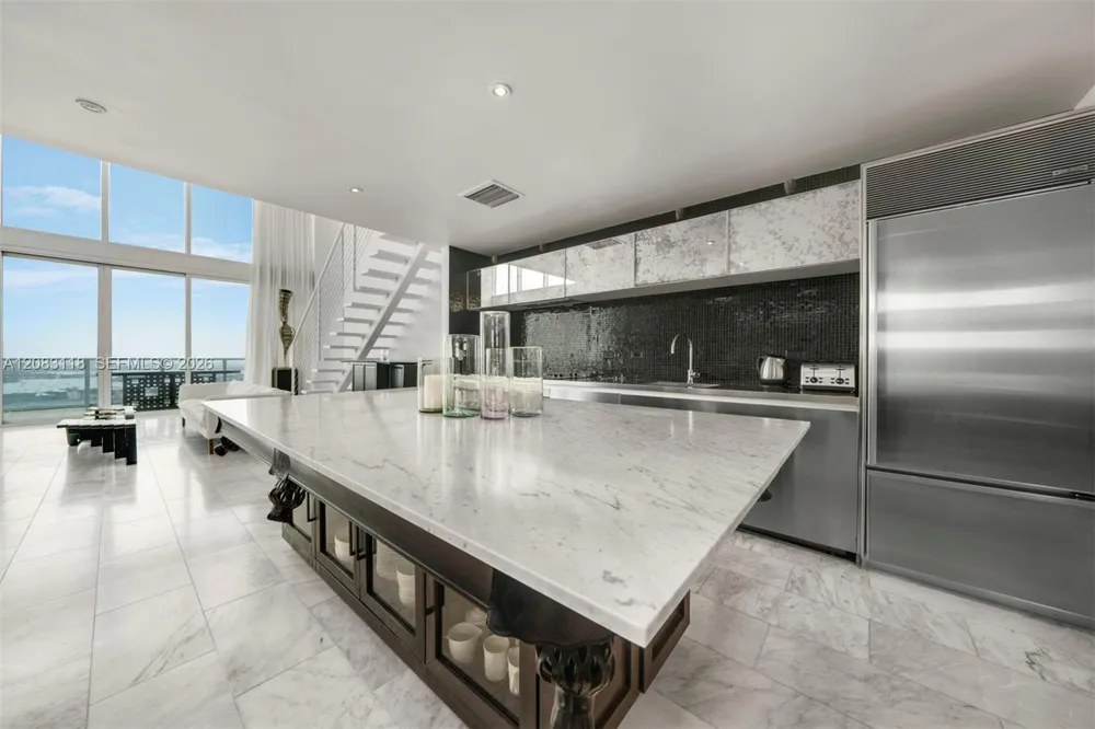 1040 Biscayne Blvd #3304 Miami, FL 33132