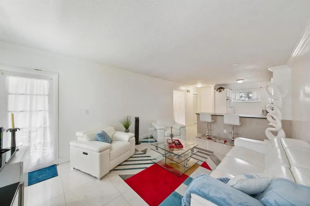 2581 Garden Drive #206 Lake Worth, FL 33461