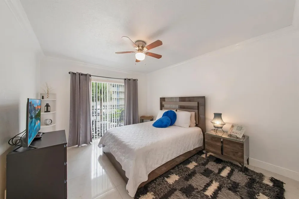 2581 Garden Drive #206 Lake Worth, FL 33461