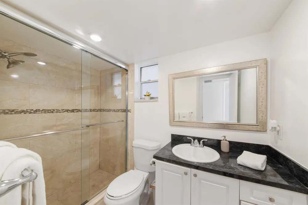 2581 Garden Drive #206 Lake Worth, FL 33461