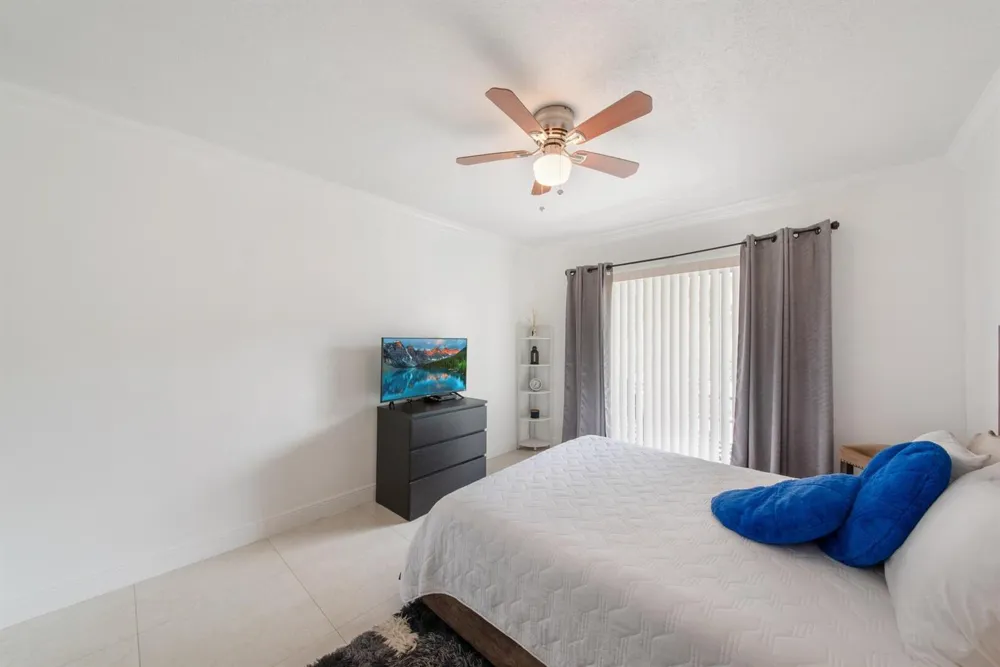 2581 Garden Drive #206 Lake Worth, FL 33461