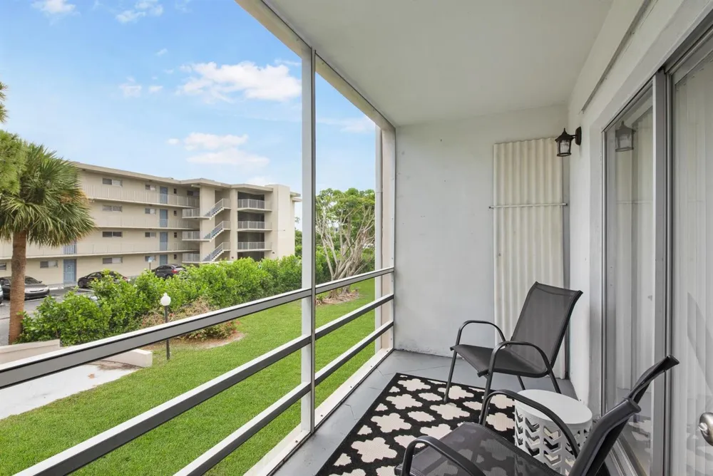 2581 Garden Drive #206 Lake Worth, FL 33461