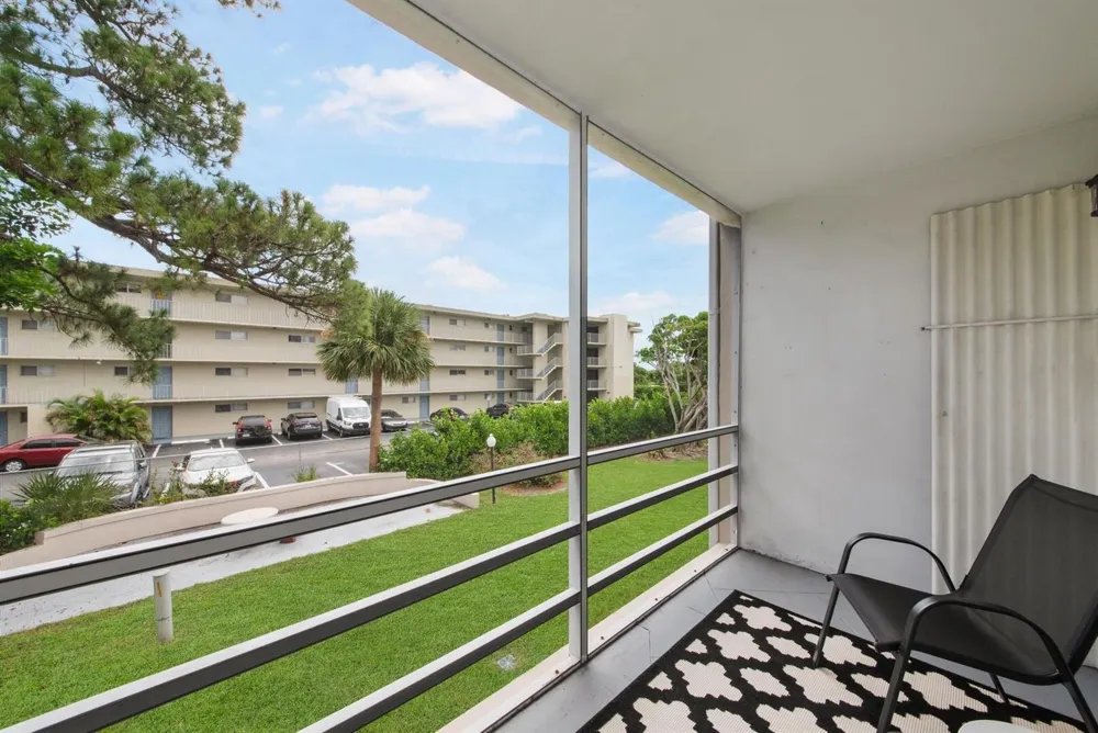 2581 Garden Drive #206 Lake Worth, FL 33461