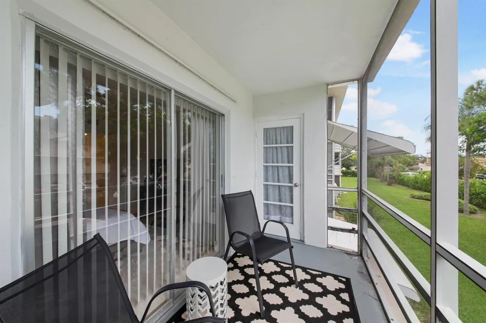 2581 Garden Drive #206 Lake Worth, FL 33461
