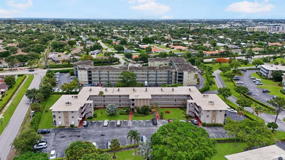 2581 Garden Drive #206 Lake Worth, FL 33461