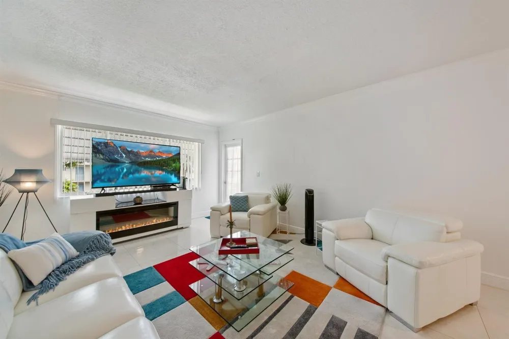 2581 Garden Drive #206 Lake Worth, FL 33461