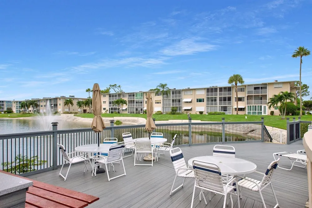 2581 Garden Drive #206 Lake Worth, FL 33461