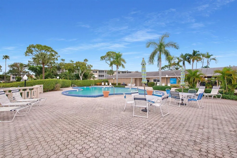 2581 Garden Drive #206 Lake Worth, FL 33461