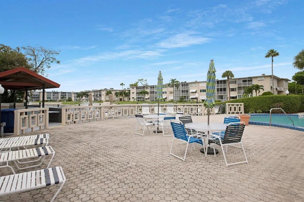 2581 Garden Drive #206 Lake Worth, FL 33461