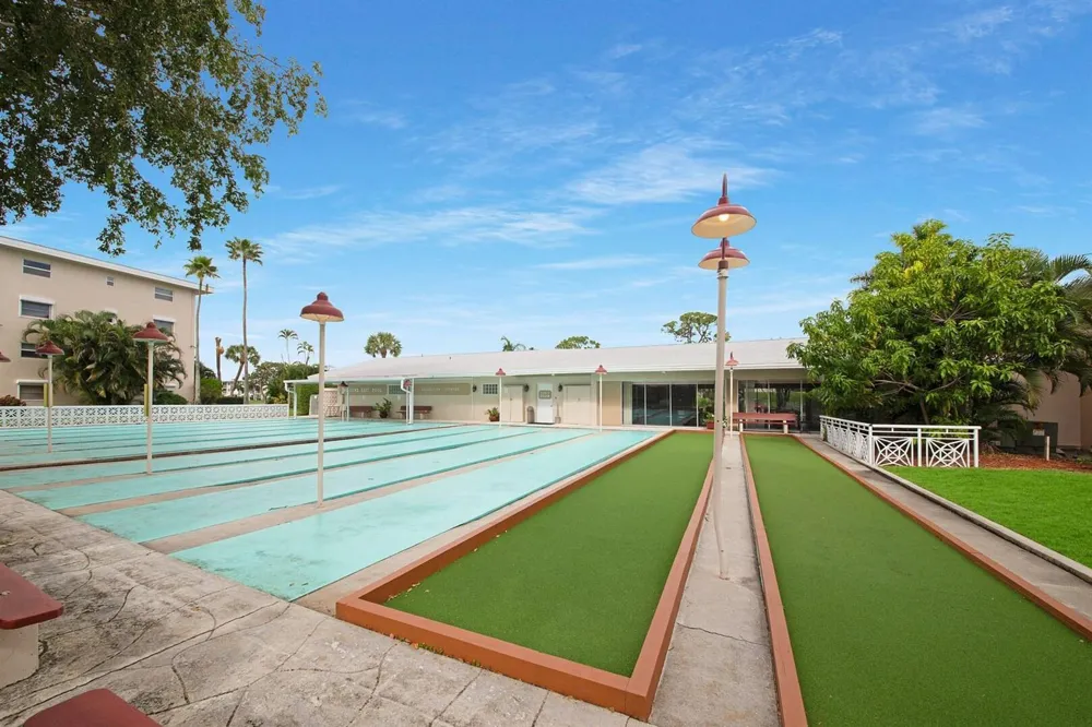 2581 Garden Drive #206 Lake Worth, FL 33461