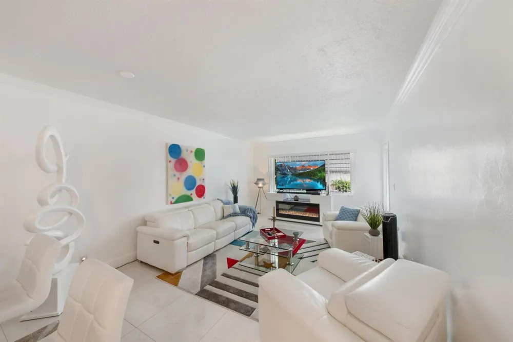 2581 Garden Drive #206 Lake Worth, FL 33461