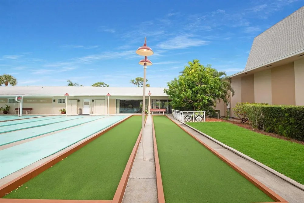 2581 Garden Drive #206 Lake Worth, FL 33461